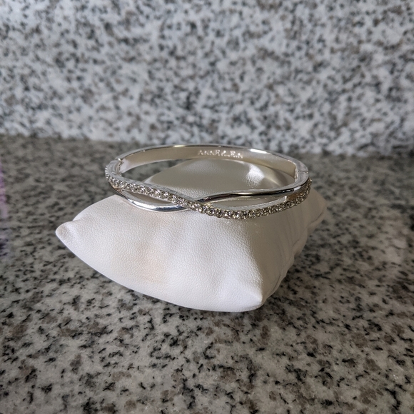 ANNE KLEIN cross cross bangle / bracelet - Picture 5 of 6